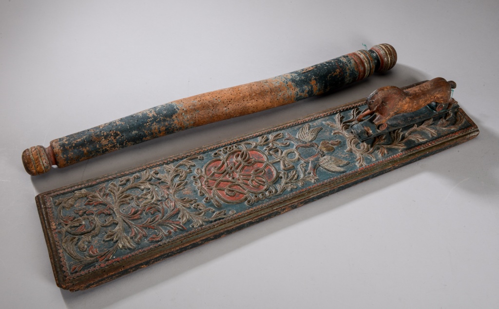 Mangle board from Denmark with a galloping horse, two kissing doves, a heart and interlaced initials, with its original rolling pin, circa 1780 (private collection)